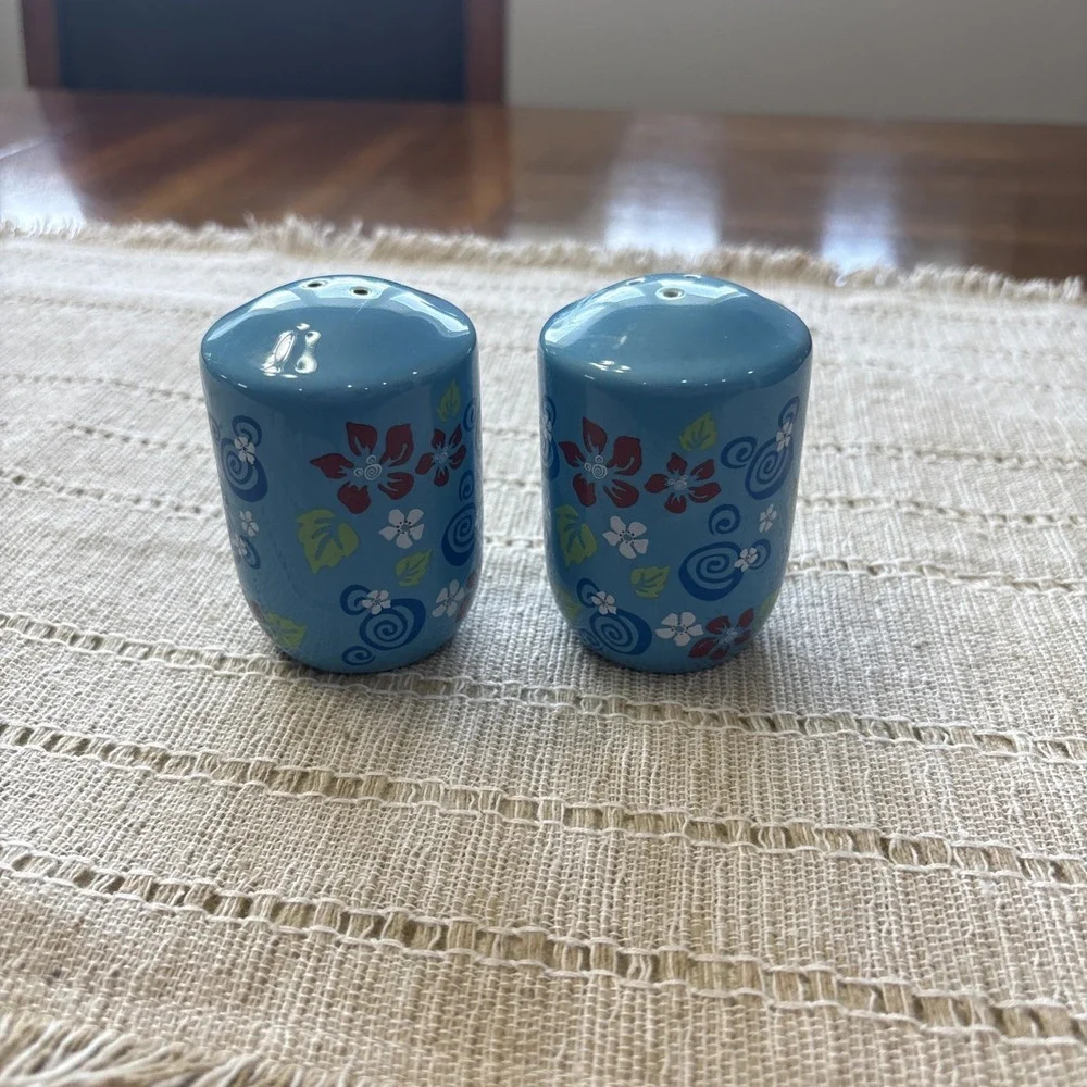 Disney‎ Parks Mickey Mouse Pattern Salt and Pepper Shakers RETIRED